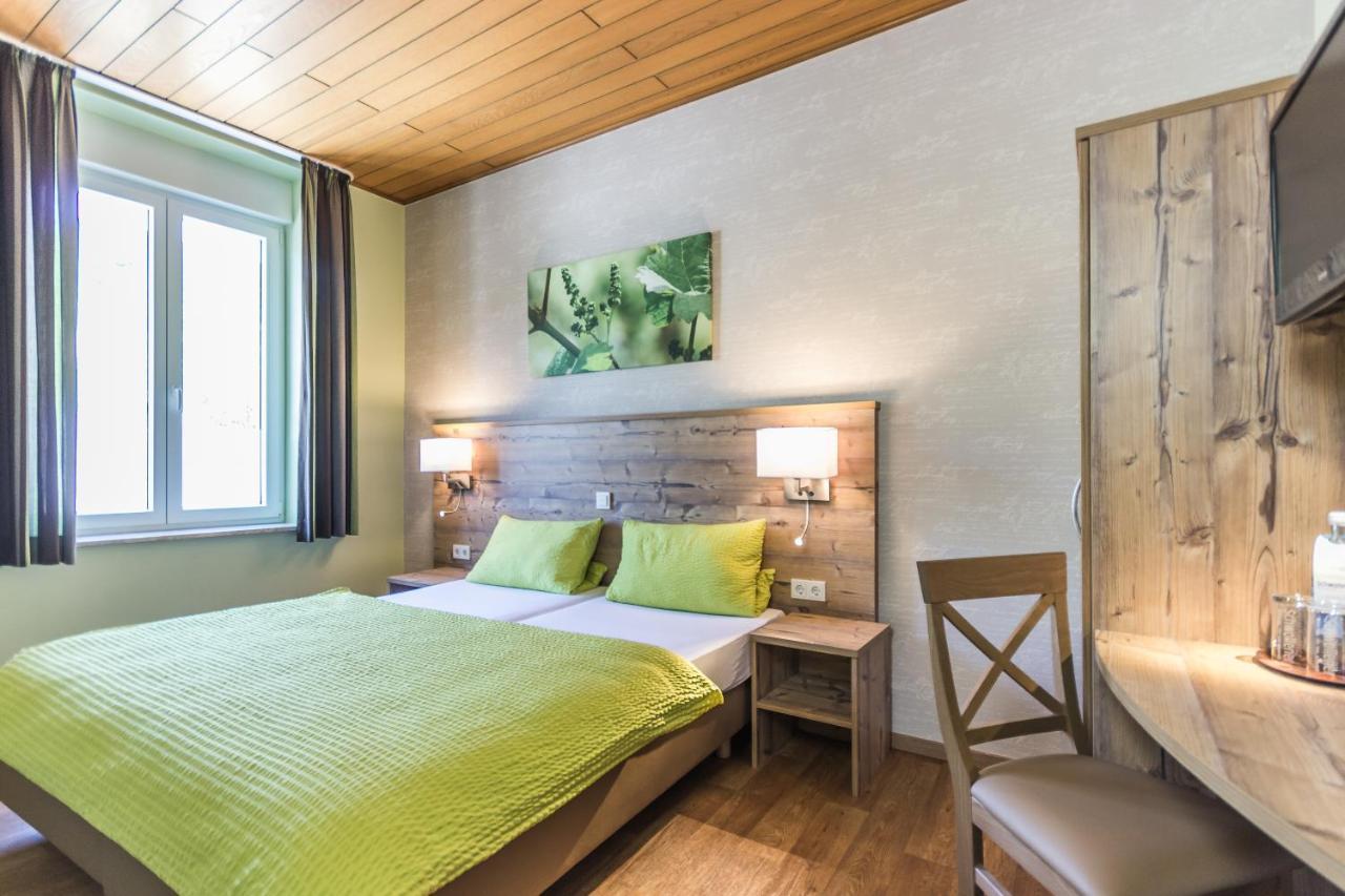 Altes Schulhaus Hotel เซลทิงเงน-อาคทิก ภายนอก รูปภาพ